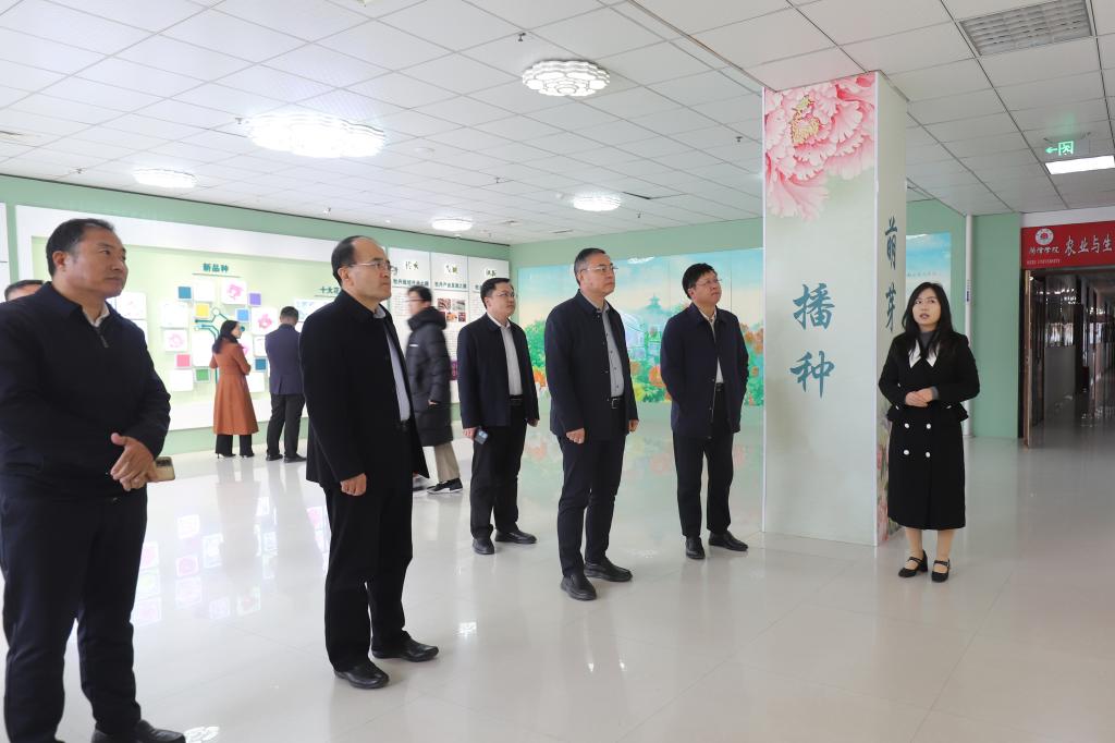 高峰带队赴菏泽学院考察交流，共谋生物技术开发服务新篇章